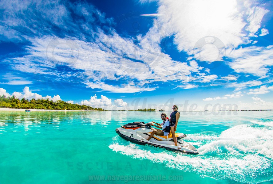 Moto_Agua_Sin_Límite_Potencia_Navegar_Es_Un_Arte